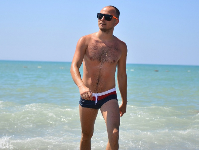 Сын беглого депутата Госдумы отбился от волгоградки с тисками и лопатой