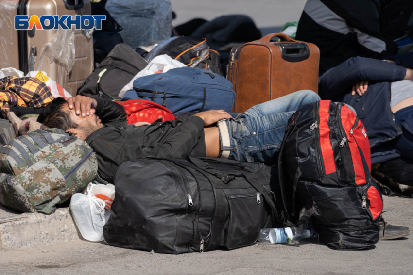 Главу отдела по вопросам миграции в Волгограде уволили после крупной взятки