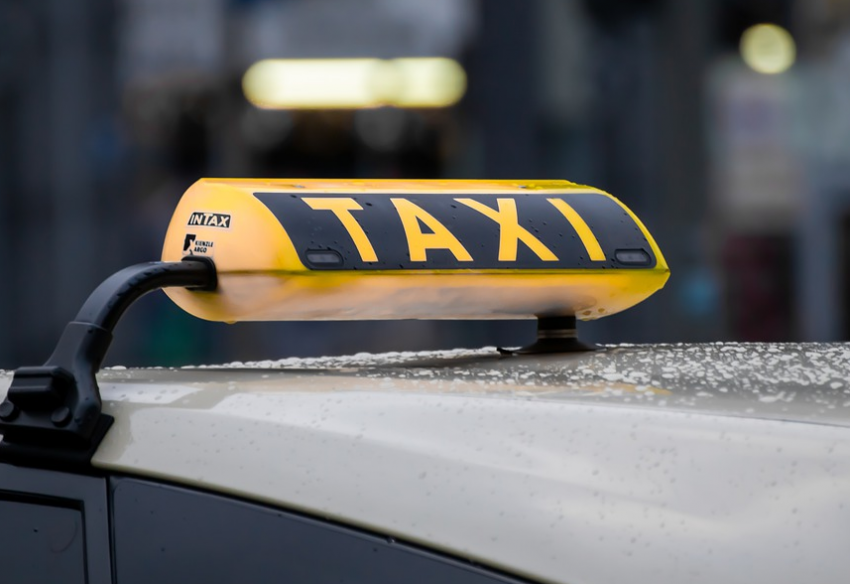 Врачей планируют доставлять к пациентам в Волгограде на такси