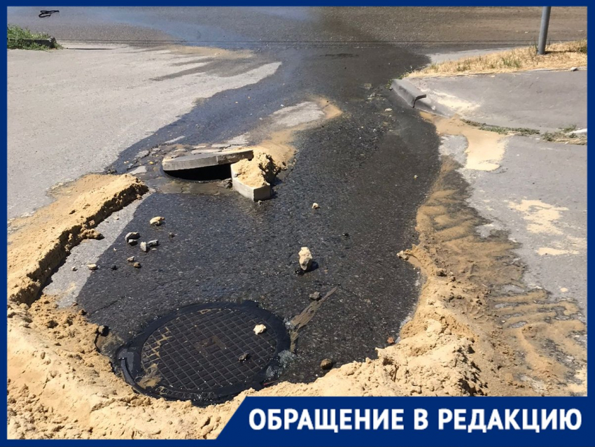 В Волгограде микрорайон Ангарский затопила канализационная «река"