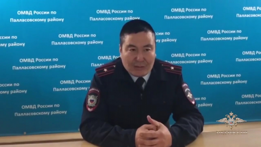 Медаль получил отважный полицейский за спасение семьи из жуткого волгоградского бурана