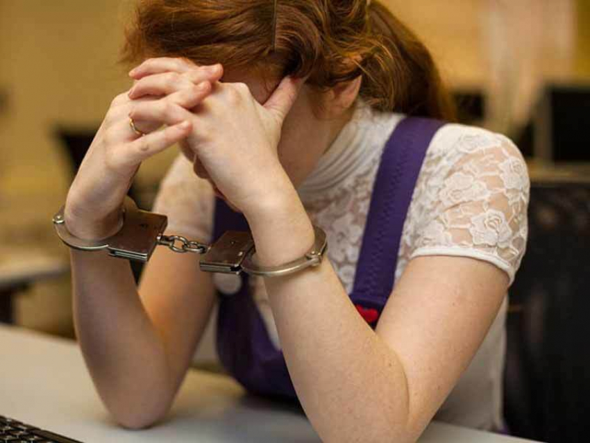 Под Волгоградом 28-летняя девушка вонзила в грудь сожителя нож