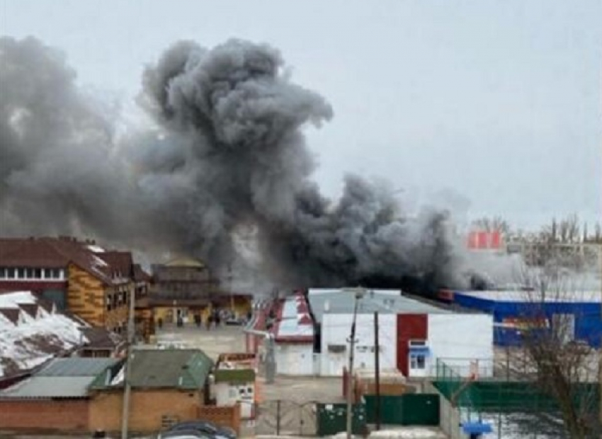 Пожар на Качинском рынке Волгограда: фото и видео