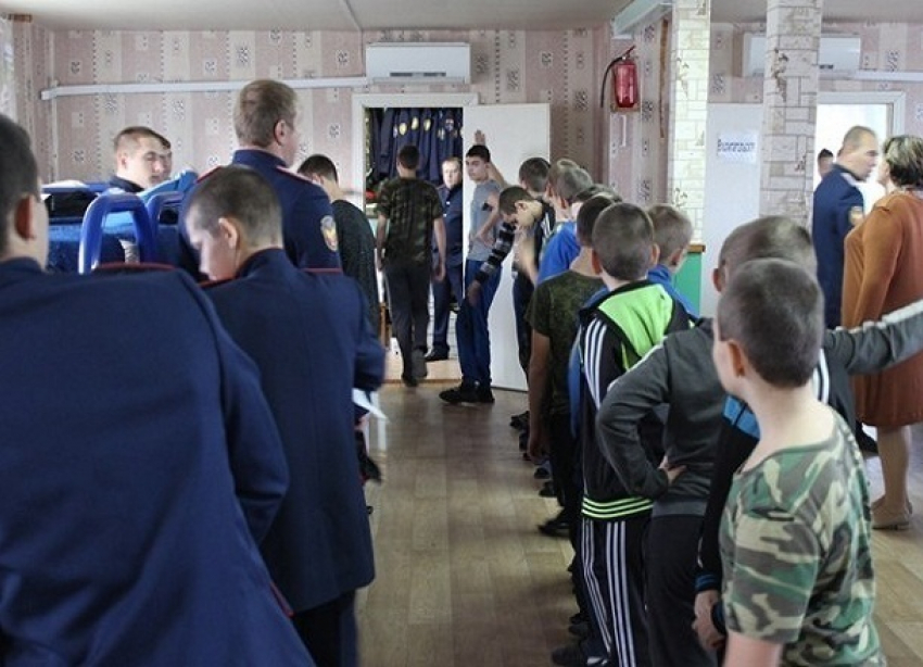 Под Волгоградом произошло массовое отравление 23 детей-кадетов