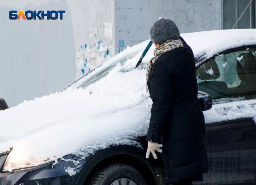 Ночной снегопад осложнил дорожную обстановку в Волгограде