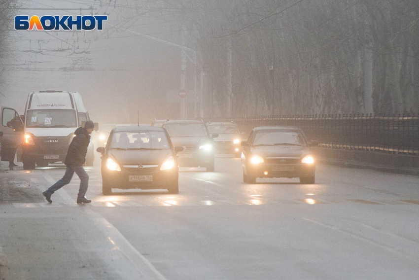 Волгоградских автомобилистов предупредили об опасном густом тумане