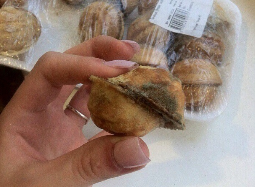 Орешки со вкусом плесени продают в супермаркете Волгограда