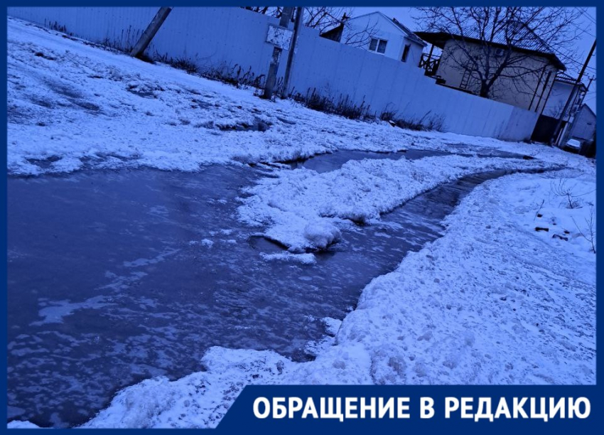 Крупный прорыв водопровода топит СНТ в Волгограде