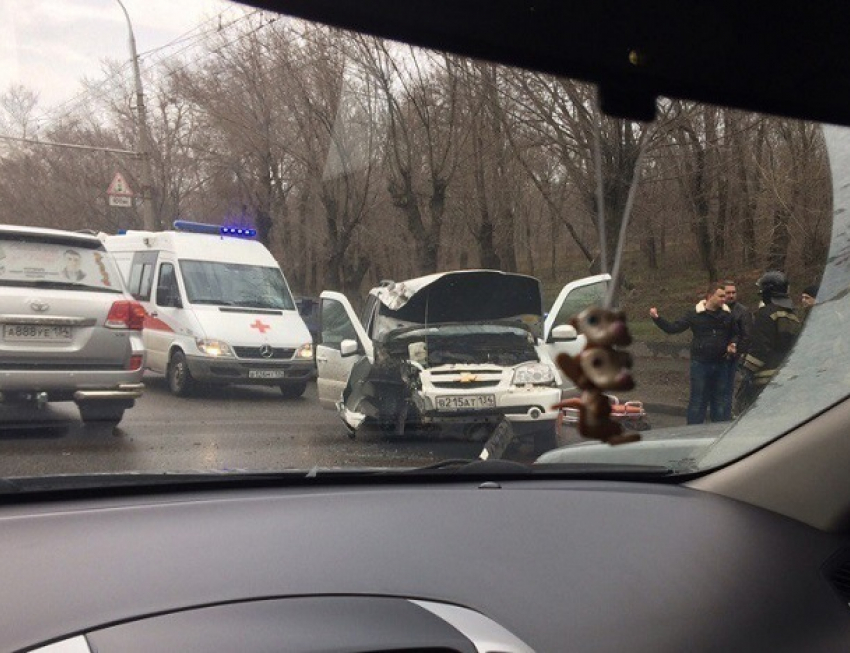 ДТП на Первой Продольной собирает пробку со стороны центра Волгограда