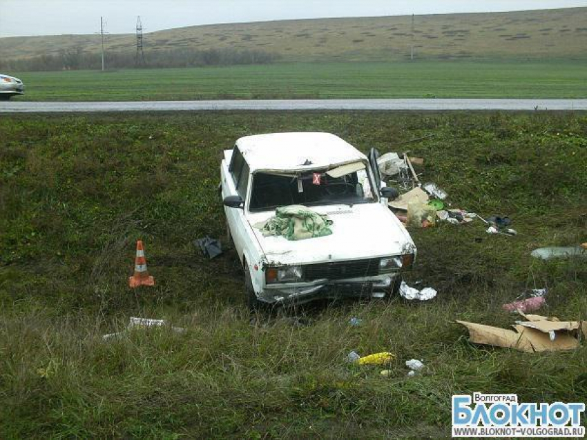 В Волгоградской области пенсионер погиб в перевернувшейся машине