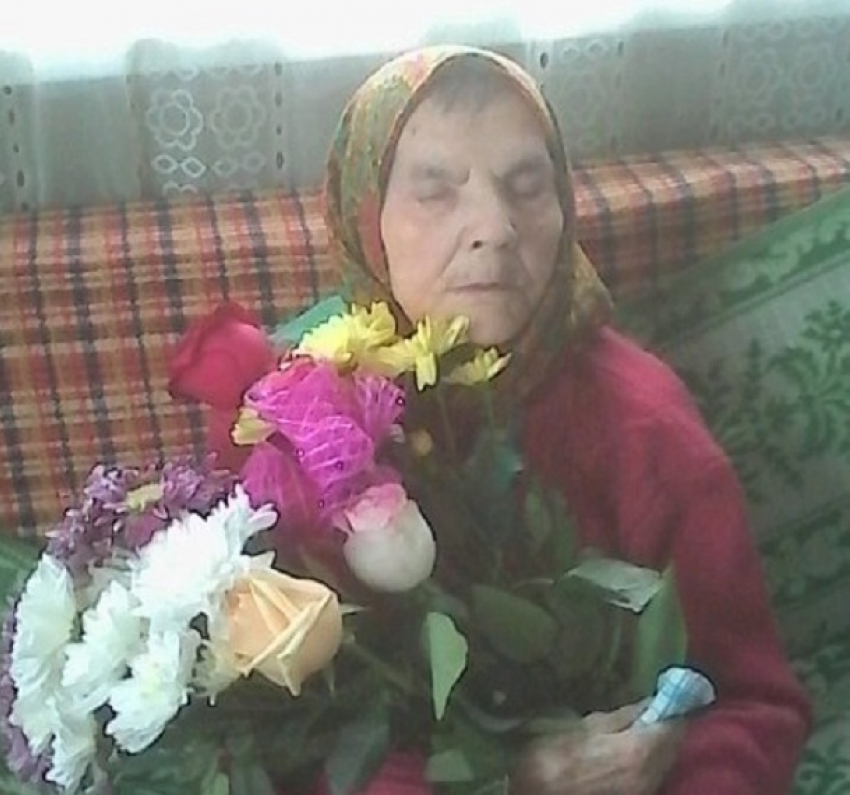 Волгоградские чиновники отказались провести 102-летней ветерану воду, но пообещали 1 тыс. рублей на 9 мая