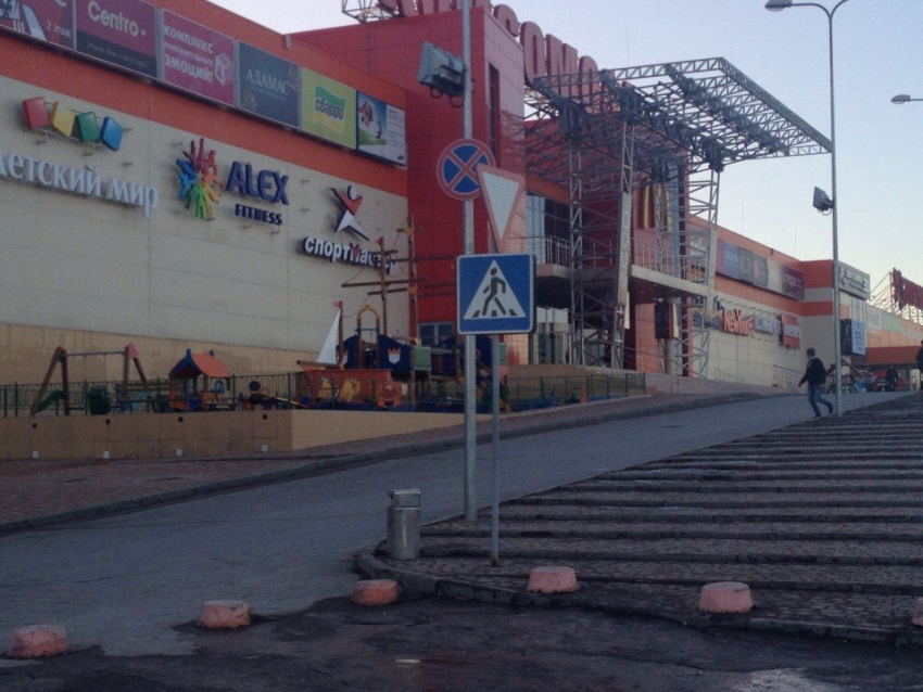 В Волгограде заминировали КомсоМОЛЛ 