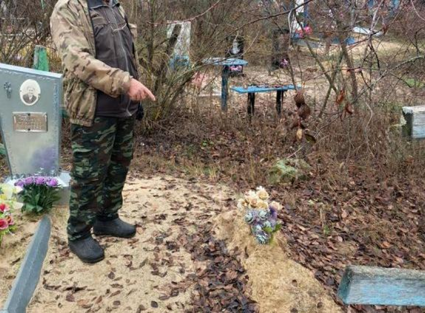 Волгоградец разорил кладбище ради сдачи надгробий на металл 