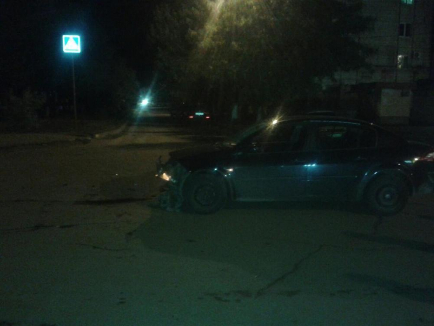 На юге Волгограда элитная Infiniti протаранила Renault: есть пострадавший