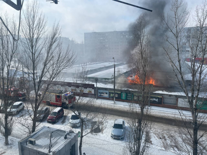 Рынок «Олимпия» загорелся в Волгограде