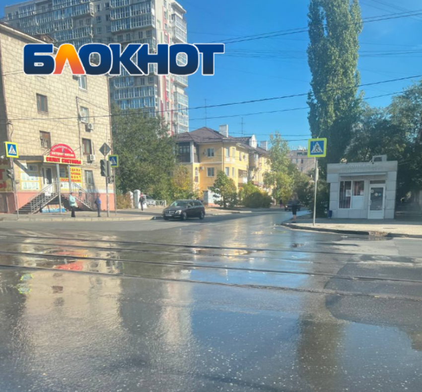 ЧП залило сразу четыре улицы в Волгограде