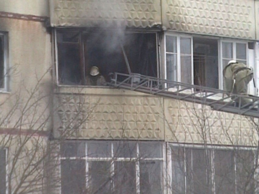 На юге Волгограда при пожаре погиб мужчина: 30 человек эвакуированы