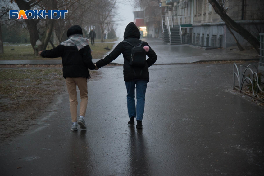 Снегодождь и гололед продолжают кошмарить волгоградцев 