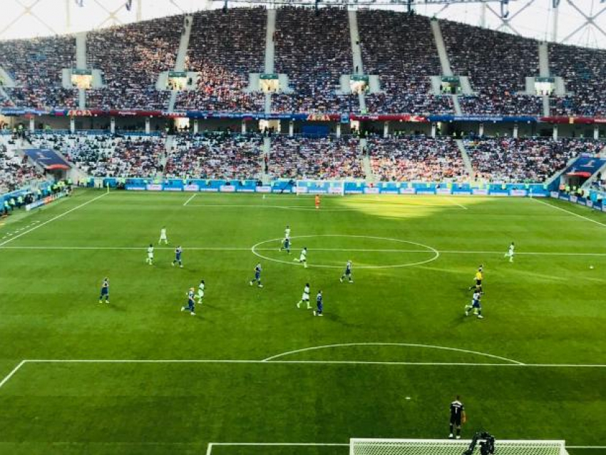 Нигерия забивает гол в ворота сборной Исландии на стадионе «Волгоград Арена»