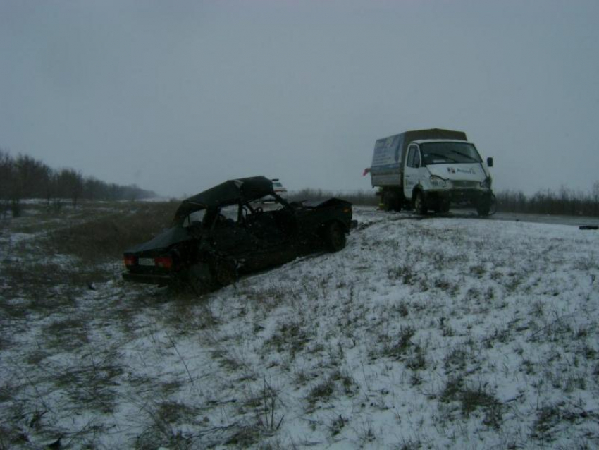 Под Волгоградом в ДТП погибла автоледи