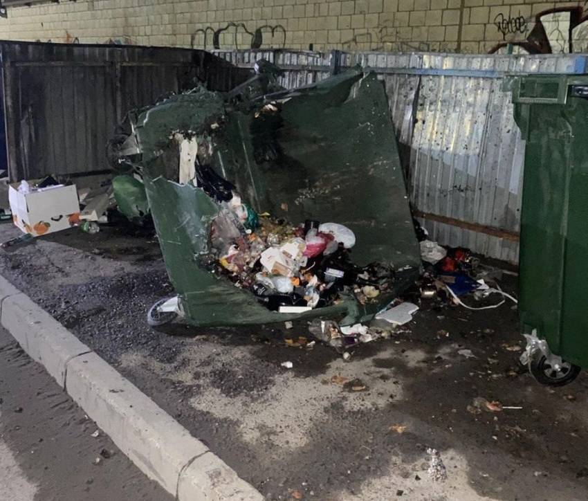 Массово взрывали контейнеры петардами волгоградцы на Новый год