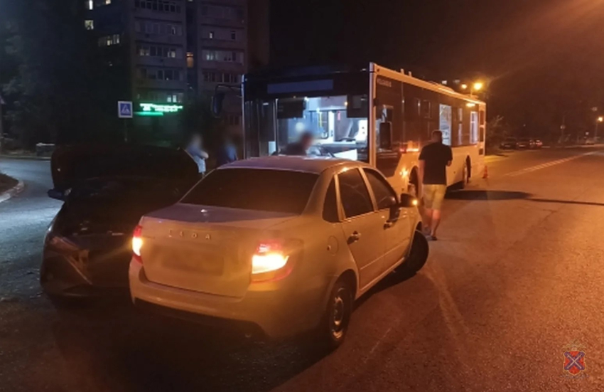 Жуткий пируэт Hyundai отправил троих детей в больницу в Волжском