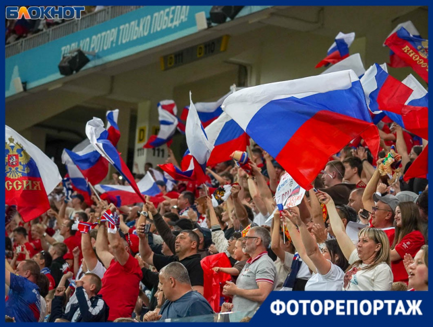 Заводные болельщики и злющие комары помогли победить сборной России в Волгограде