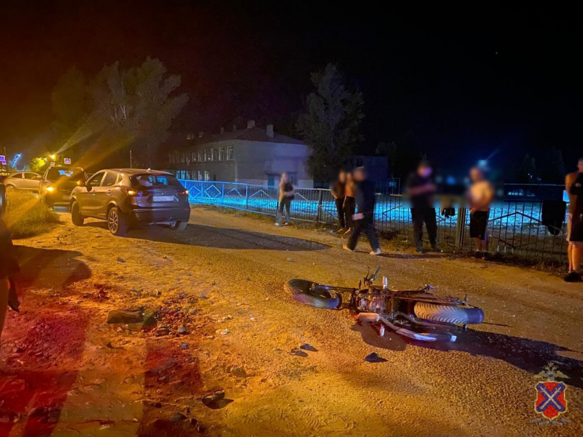 Двое подростков на мотоцикле оказались в больнице перед 1 сентября в Волгограде 