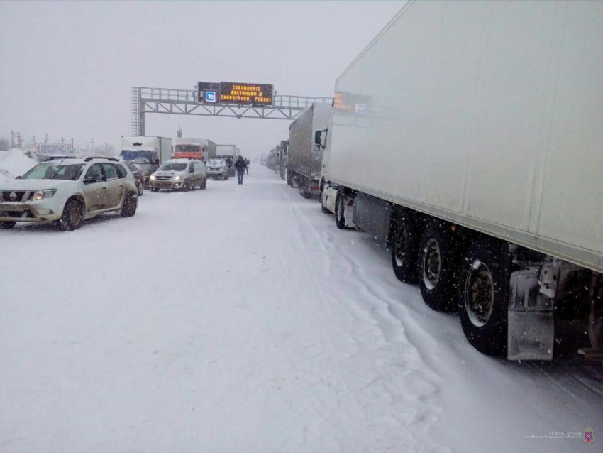 Ещё один район Волгоградской области оказался отрезанным из-за снегопада