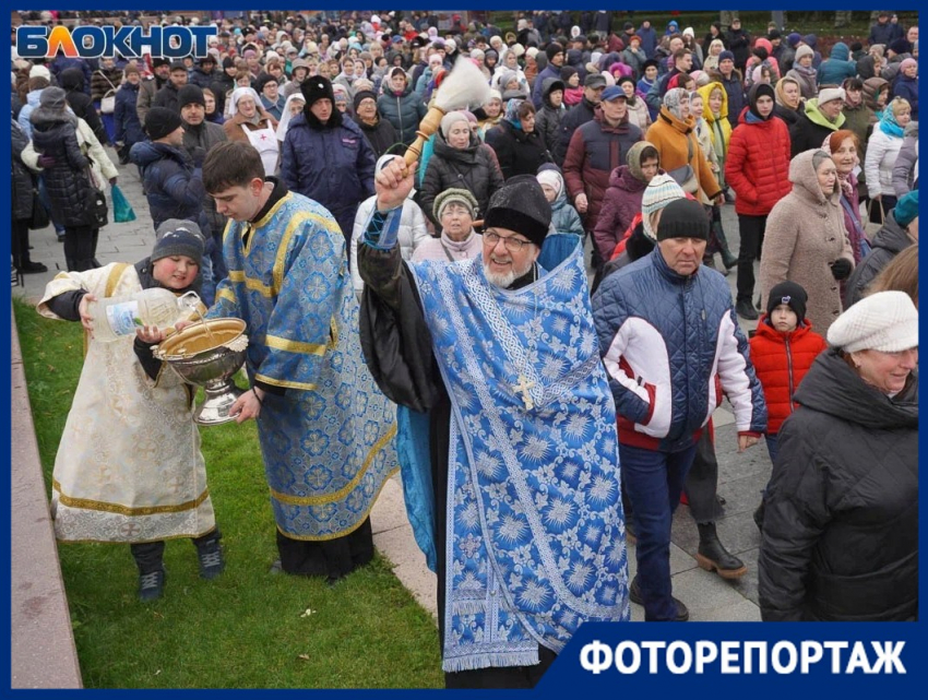 Тысячи человек в крестном ходе дошли до митинга: лучшие кадры из центра Волгограда