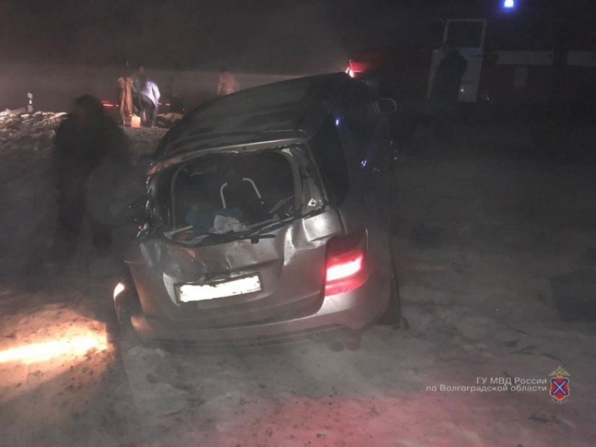 Отлетевшее колесо грузовика в ДТП задело «Газель» под Волгоградом: есть пострадавшие