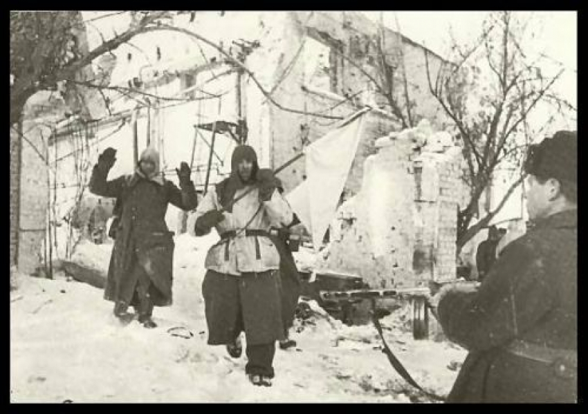 26 января 1943 год – в Сталинграде армия Паулюса рассечена советскими войсками на две группировки и обречена на уничтожение   