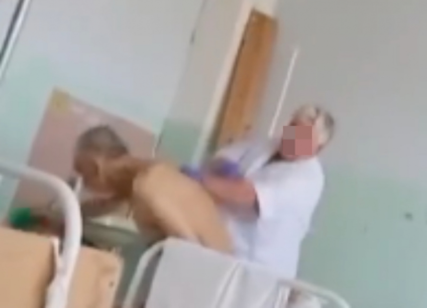 «Какого хрена ходишь, скотина»: медработница ударила пациента под Волгоградом