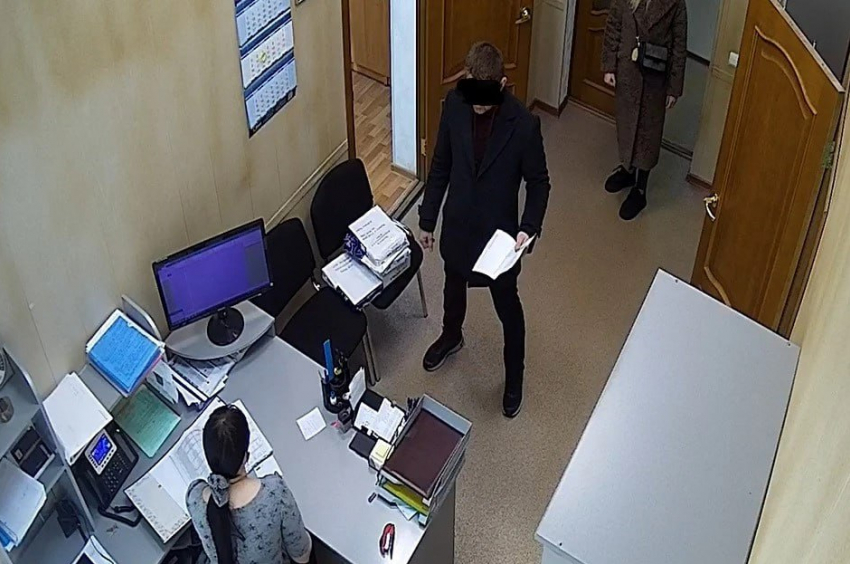 Несдержанных волгоградцев штрафуют за оскорбления сотрудников