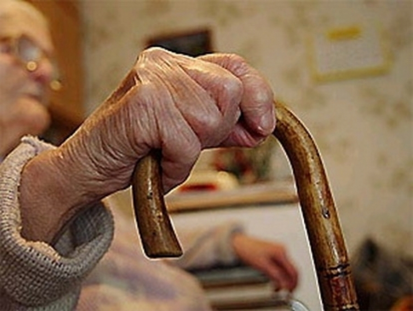 В Волгограде лежачую пенсионерку-инвалида заставляют работать
