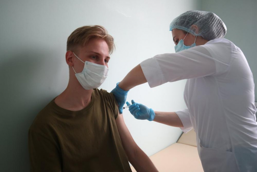 В Волгоградской области от коронавируса привьют первые 36 тысяч школьников