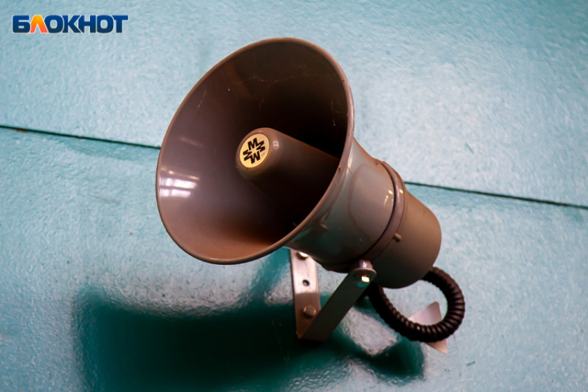 «Звучит страшно»: тройные сирены взвыли в Волгограде 12 марта — видео