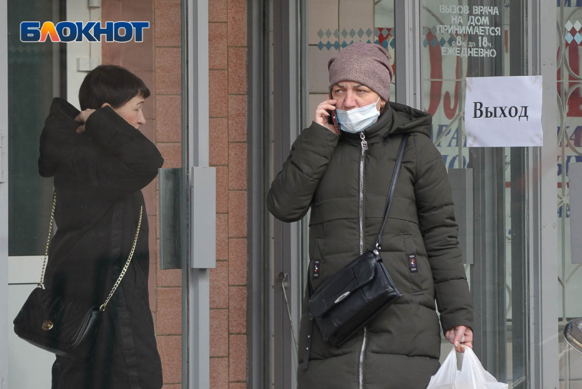 Масок в аптеках Волгограда нет: фармацевты предложили сделать маски из прокладок или туалетной бумаги 