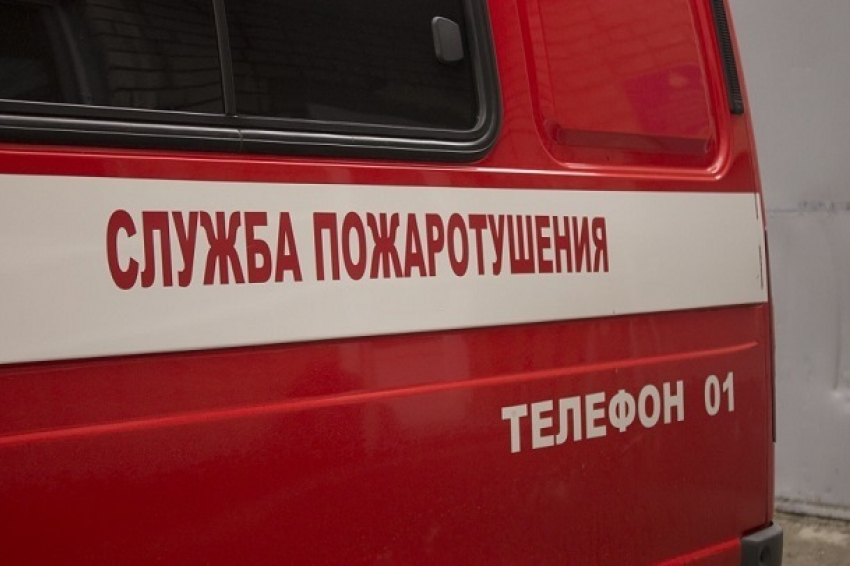 В горящей пятиэтажке на юге Волгограда пострадал мужчина