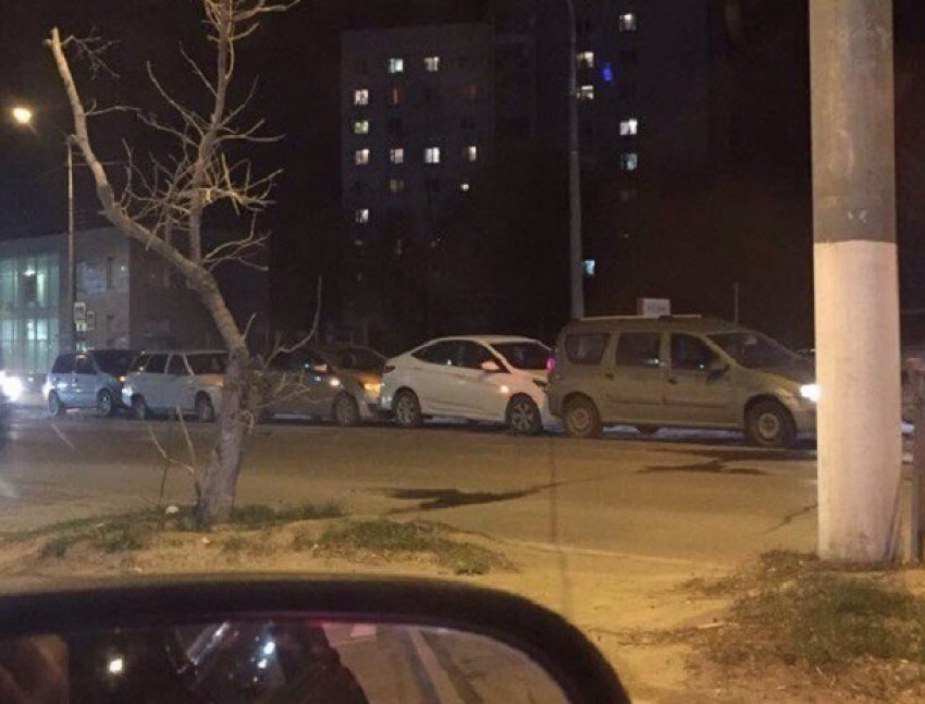 Массовое ДТП произошло на месте срезанного асфальта в Волгограде