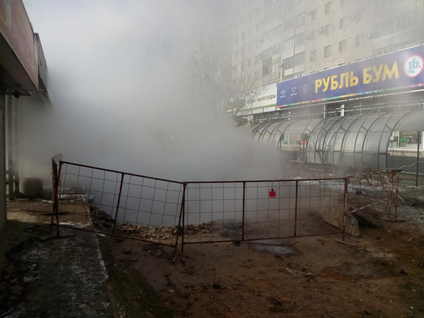 Прорыв трубопровода на юге Волгограда устранят после выходных