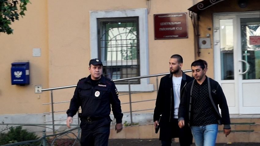 Волгоградских пранкеров в полицейской форме привлекли к штрафу и аресту