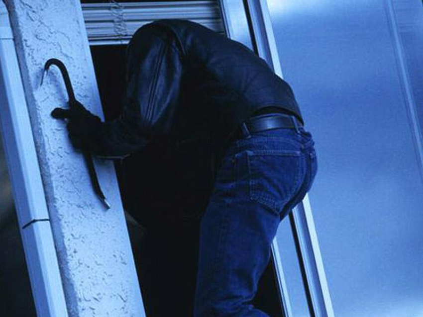 На юге Волгограда двое парней ограбили своего приятеля