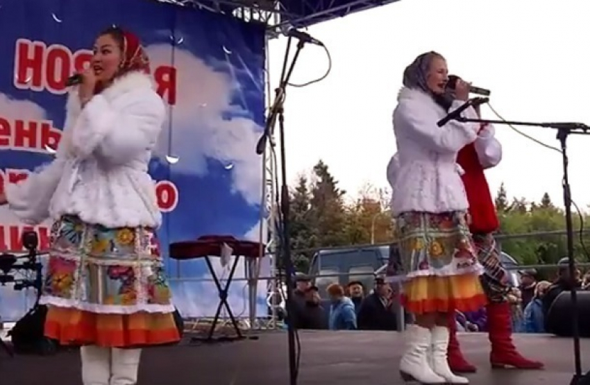 Для волгоградцев 4 ноября спели песни ансамбль «Лазоревый цветок» и группа «Странники»