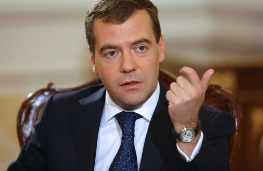 Дмитрий Медведев призвал очистить партию от случайных людей