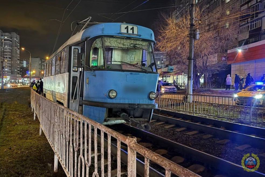 Волгоградка умерла в машине скорой помощи после наезда трамвая