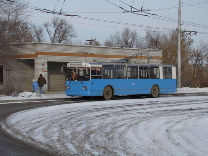 На юге Волгограда троллейбус №18 сбил бабушку на пешеходном переходе