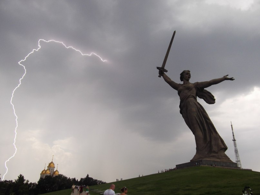 В пятницу вечером на Волгоград обрушится гроза