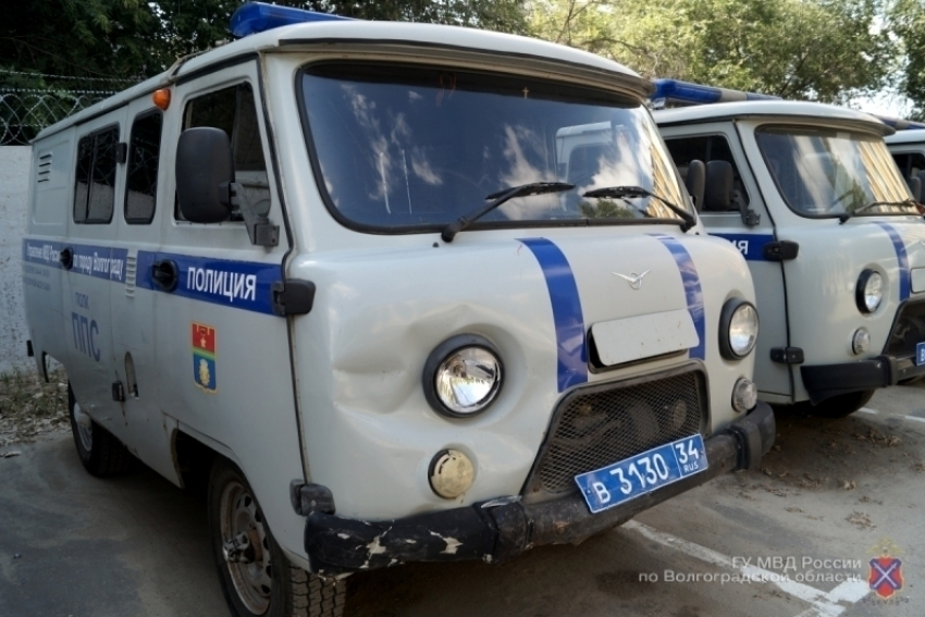 В Волгограде водитель-воришка на ВАЗ протаранил УАЗ полицейских 