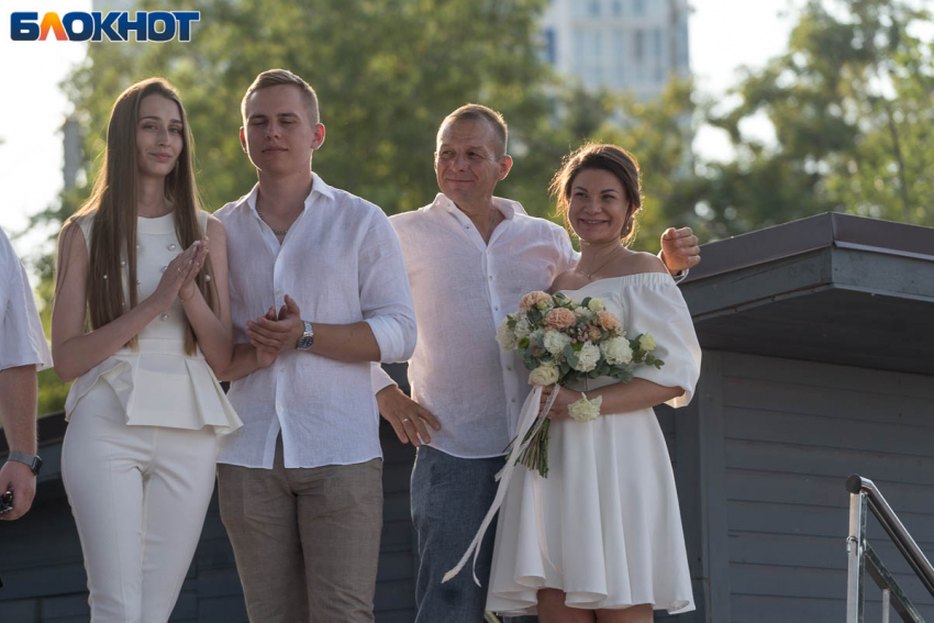 Более 200 волгоградцев поженились в особенное 14 октября 
